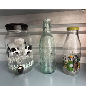 Vintage Cow Kitchen Lot – 4 Placemats, 2 Glass Milk Bottles, Large Jar w/ Lid